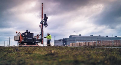 Farma fotowoltaiczna na terenie fabryki we Wrześni gdzie produkowane są pojazdy... - galeria