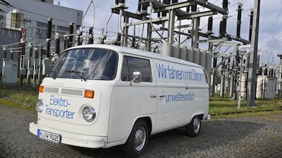 Volkswagen T1 Raupenfuchs i Volkswagen T2 Elektro - dwa unikalne samochody na VW... - galeria
