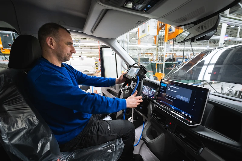 W fabryce we Wrześni rozpoczęła się produkcja nowego Volkswagena Craftera - 2.