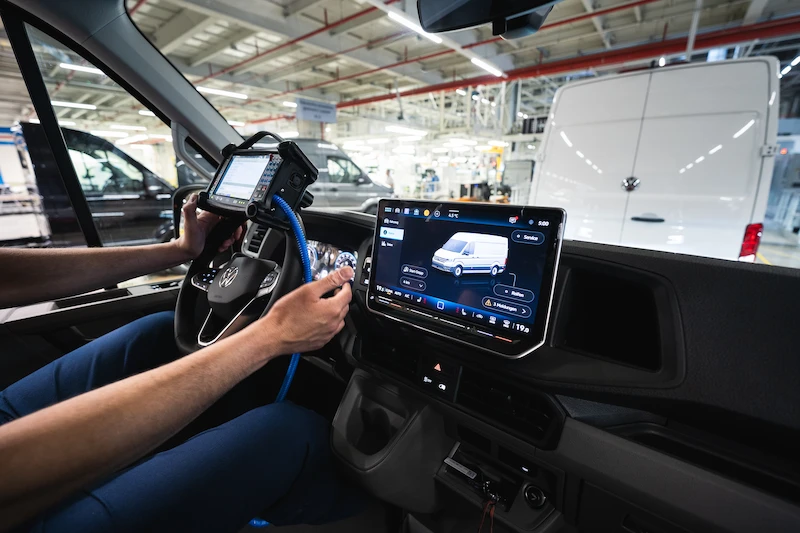 W fabryce we Wrześni rozpoczęła się produkcja nowego Volkswagena Craftera - 6.