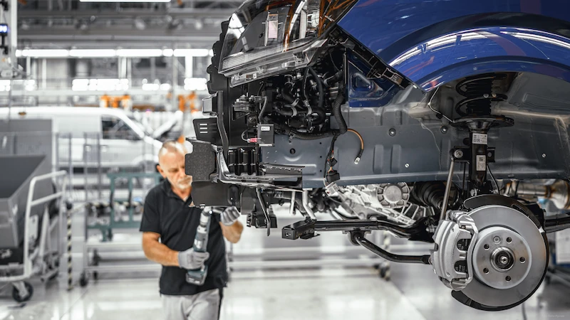 Volkswagen Samochody Dostawcze odkrywa tajniki produkcji modeli Caddy i Crafter w fabrykach w Poznaniu i Wrześni - 3.