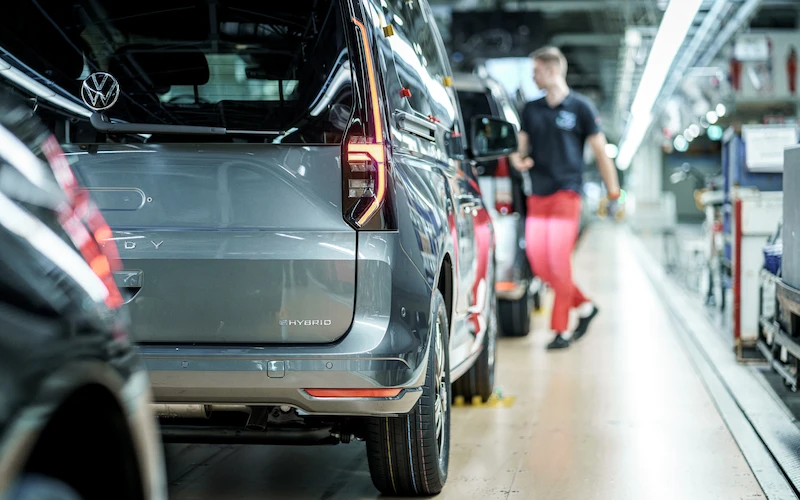 Volkswagen Samochody Dostawcze odkrywa tajniki produkcji modeli Caddy i Crafter w fabrykach w Poznaniu i Wrześni - 4.