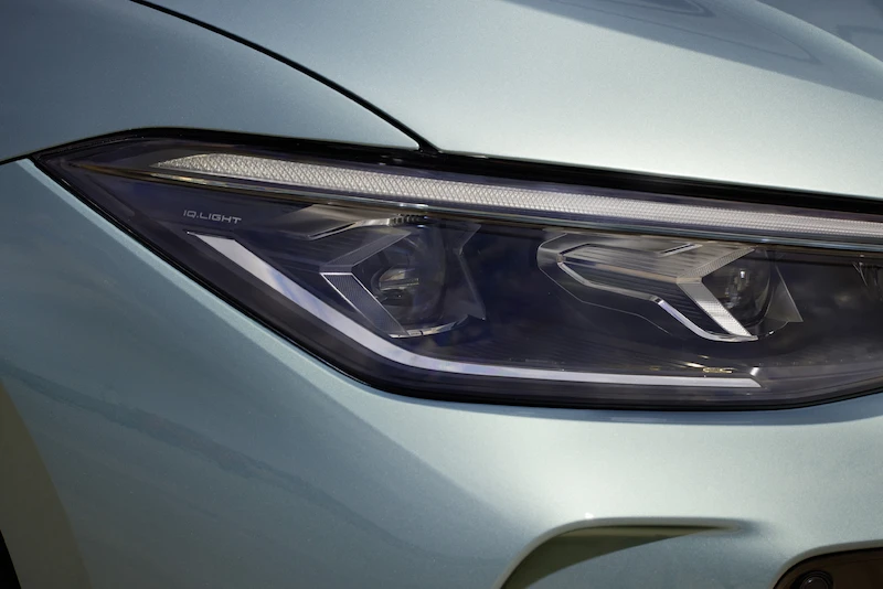 Jak inteligentne światła zmieniają bezpieczeństwo jazdy? Volkswagen wyjaśnia tajniki technologii IQ.Light