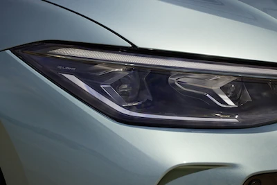 Jak inteligentne światła zmieniają bezpieczeństwo jazdy? Volkswagen wyjaśnia tajniki...