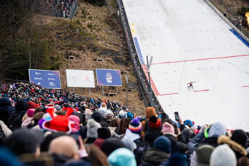 Samochody dostawcze na Wielkiej Krokwi. Volkswagen partnerem unikatowych zawodów Red Bull Skoki w Punkt
