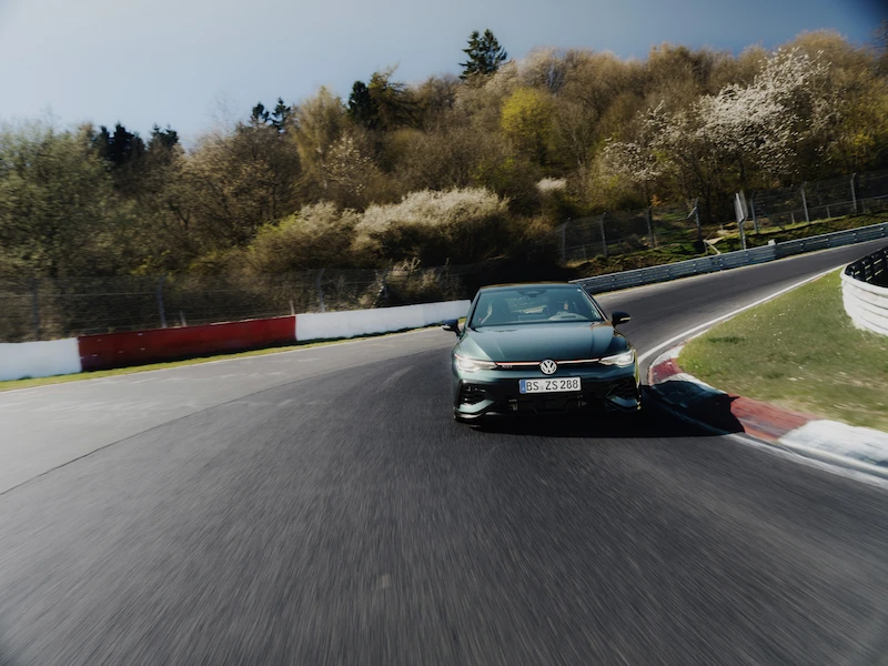 Golf GTI EDITION 50 najszybszym seryjnym samochodem z napędem na przednią oś na torze Nürburgring Nordschleife - 3.
