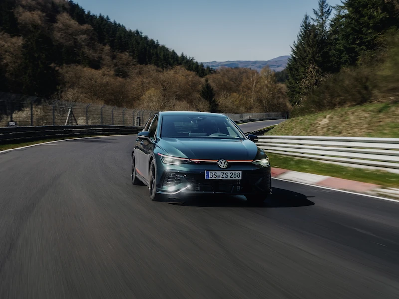 Golf GTI EDITION 50 najszybszym seryjnym samochodem z napędem na przednią oś na torze Nürburgring Nordschleife - 4.