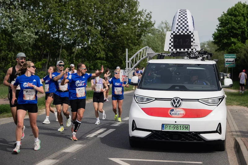 Adam Małysz w ID. Buzzie gonił tysiące biegaczy Wings for Life World Run