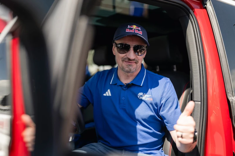 Adam Małysz w ID. Buzzie gonił tysiące biegaczy Wings for Life World Run - 5.