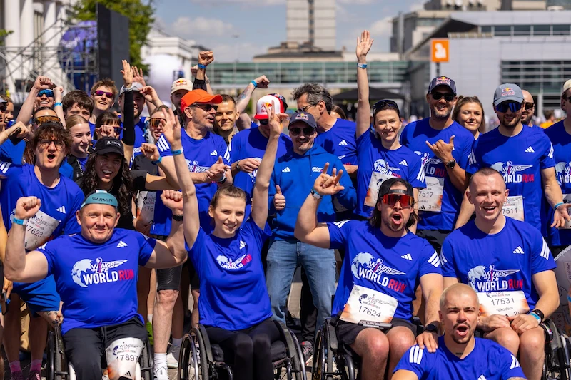 Adam Małysz w ID. Buzzie gonił tysiące biegaczy Wings for Life World Run - 7.