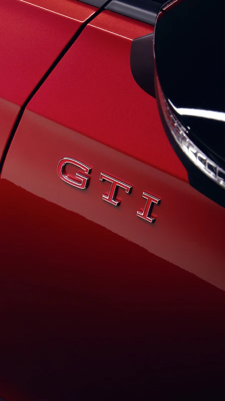 Volkswagen przywraca legendę. Premiera odrestaurowanego Golfa GTI pierwszej generacji w VW Home - 2.