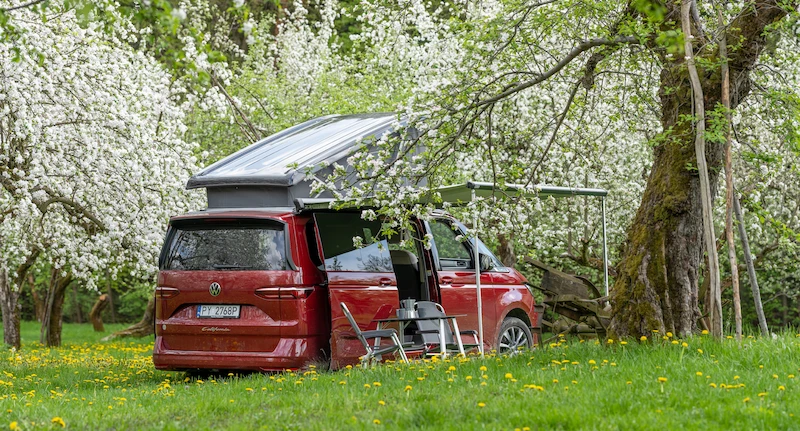 250 wypraw samochodem lub kamperem. Wyjątkowy przewodnik z trasami po całej Polsce