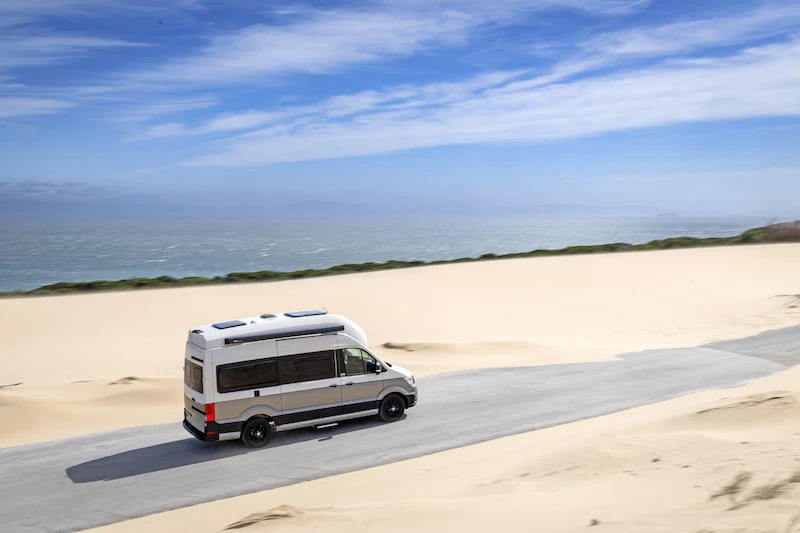 Wolność pachnąca benzyną i jodem. Volkswagen i surfingowa energia Hel Riders 2026 - 5.