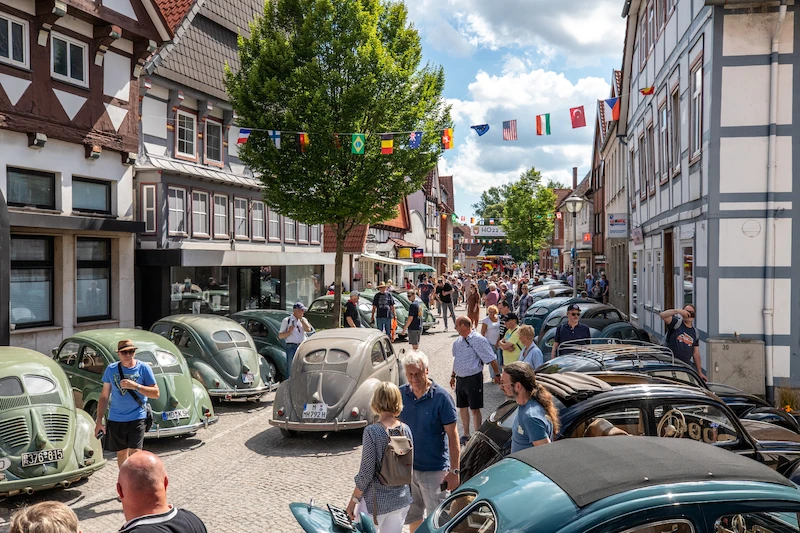 Legendy chłodzone powietrzem. Hessisch Oldendorf światowym miejscem spotkań miłośników klasycznych Volkswagenów - 8.