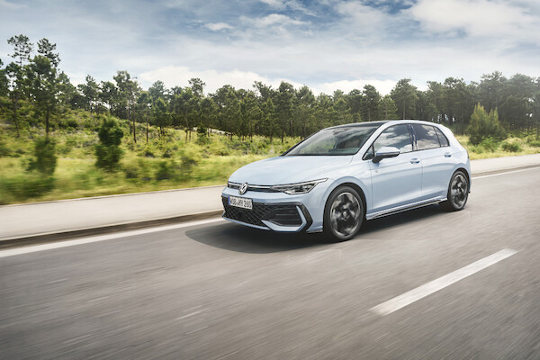 Nowy napęd hybrydowy: rusza przedsprzedaż Golfa i T-Roca z układem typu full hybrid