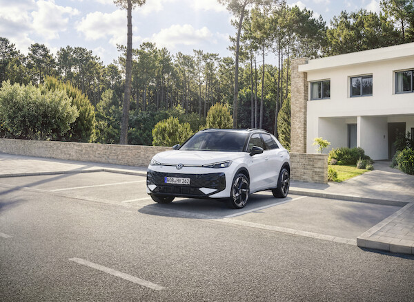 Nowy napęd hybrydowy: rusza przedsprzedaż Golfa i T-Roca z układem typu full hybrid