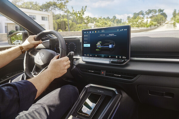 Nowy napęd hybrydowy: rusza przedsprzedaż Golfa i T-Roca z układem typu full hybrid