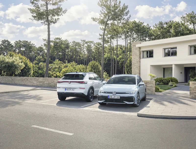 Nowy napęd hybrydowy: ruszyła przedsprzedaż Golfa i T-Roca z układem typu full hybrid