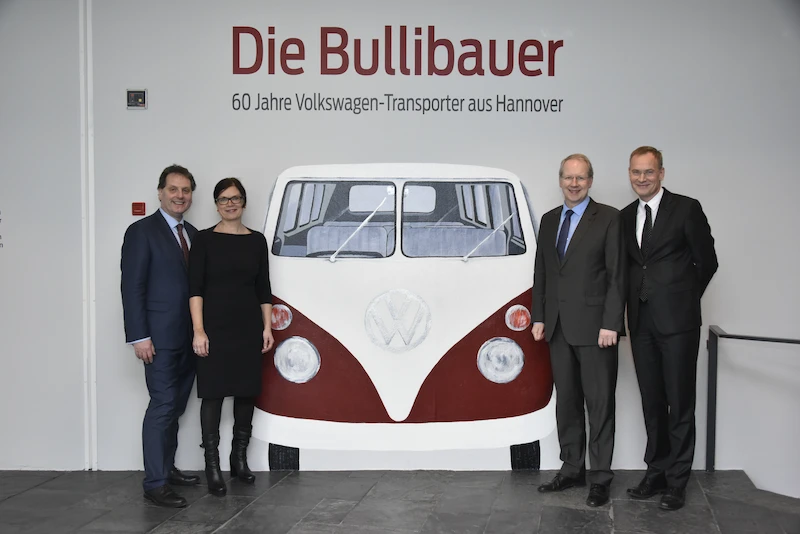 Jubileuszowa wystawa „Budowniczowie Bulliego”
- 60 lat Volkswagena Transportera z Hanoweru
