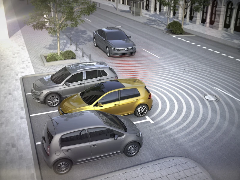 Dzięki systemowi z czujnikami Blind Spot łatwiej wyjechać tyłem z miejsca parkingowego