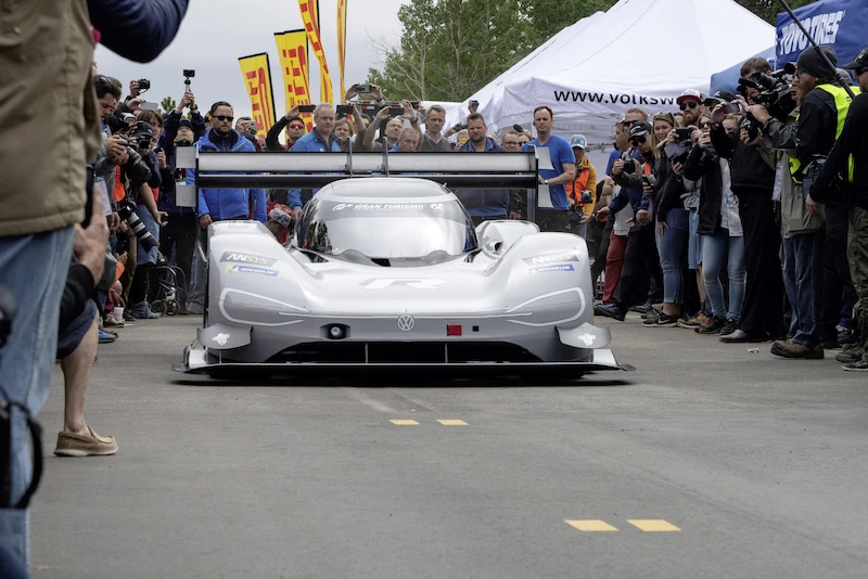 Jazda po rekord wyścigowego I.D. R Pikes Peak widziana z różnych perspektyw