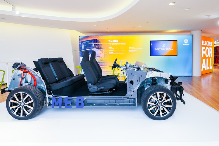e-mobilność bez kompromisów:
Światowa premiera modułowej platformy do konstrukcji samochodów z napędem elektrycznym – Volkswagen rozpoczyna kampanię ELECTRIC FOR ALL
