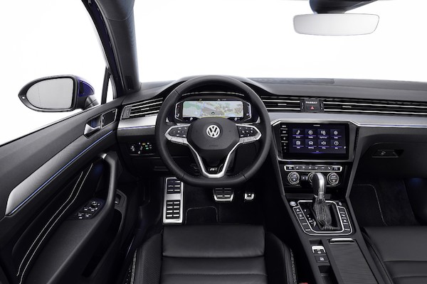 Passat zawsze online - bestsellerowy Volkswagen z usługami We Connect