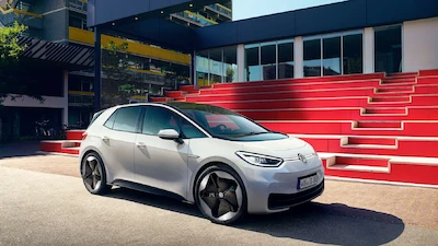 Wyniki badań: co dziesiąty Polak twierdzi, że jeździł samochodem elektrycznym. Jak jest...