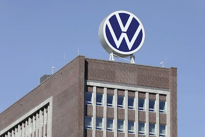 Marka Volkswagen kończy pierwsze półrocze 2020 roku radząc sobie skutecznie z kryzysem...