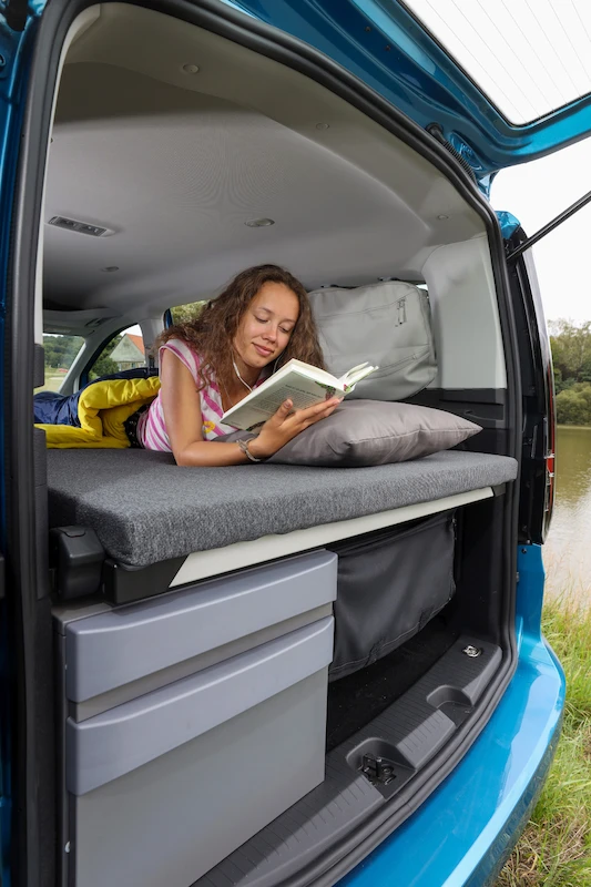 Światowa premiera: Nowy Caddy idealny na długie podróże - z wysuwaną mini kuchenką, panoramicznym szklanym dachem i jeszcze większą ilością przestrzeni - 4.