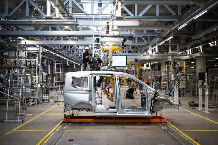 Ostatnie przebudowy w zakładzie Volkswagena w Poznaniu. Już wkrótce pierwszy Caddy 5 zjedzie z linii produkcyjnej