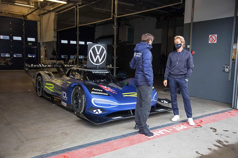 Nico Rosberg testuje Volkswagena ID.R – wyczynowy elektryczny samochód sportowy - 2.