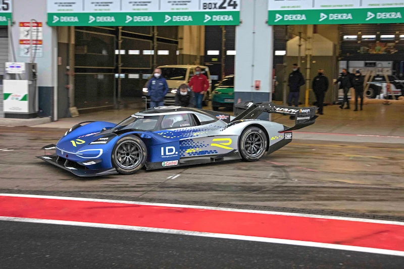 Nico Rosberg testuje Volkswagena ID.R – wyczynowy elektryczny samochód sportowy - 5.