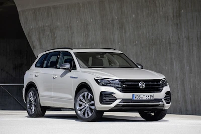 Auto sterowane smartfonem: Touarega można teraz zaparkować zdalnie