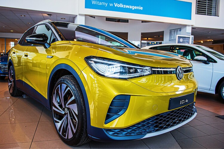 Pierwsze egzemplarze Volkswagena ID.4 trafiają do klientów w Polsce