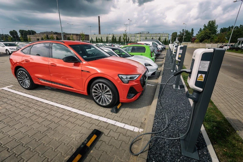 Kadra zarządzająca Volkswagen Group Polska przesiada się na samochody elektryczne i hybrydowe typu plug-in - 5.