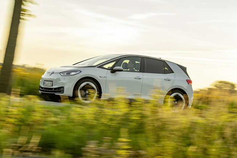 Volkswagen bada potrzeby klientów w Polsce i doradza w kwestii zmiany floty aut na elektryczne