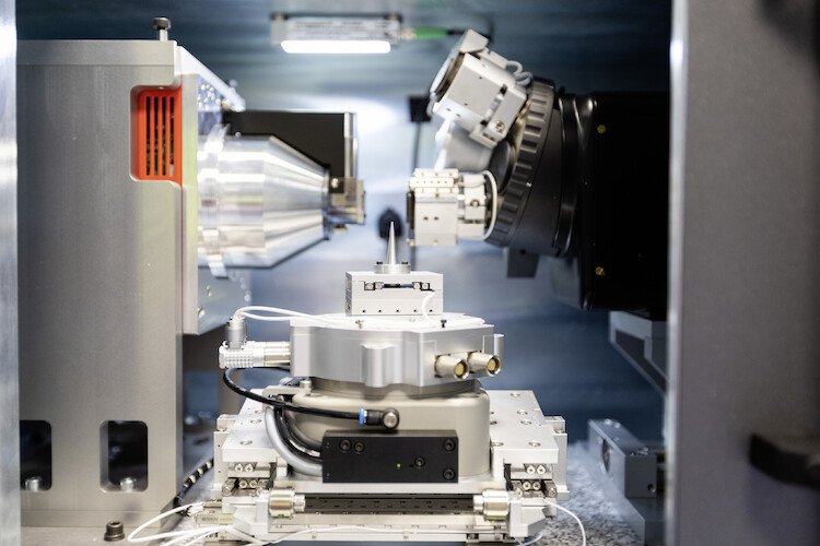Nowe laboratoria do testowania akumulatorów: Volkswagen robi kolejny krok w kierunku rozwoju i produkcji własnych ogniw akumulatorowych