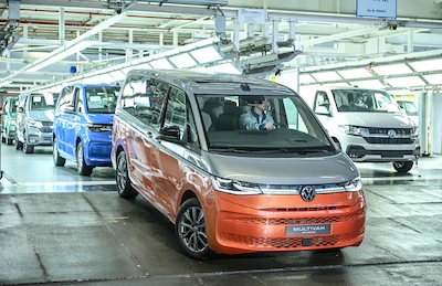Jeszcze bardziej innowacyjny i scyfryzowany: w zmodernizowanej fabryce Volkswagen...