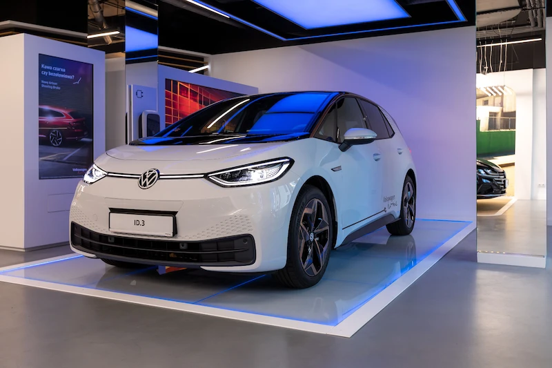 Butikowy salon w Warszawie ambasadą elektromobilności Volkswagena - 5.