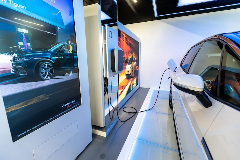 Butikowy salon w Warszawie ambasadą elektromobilności Volkswagena - 2.