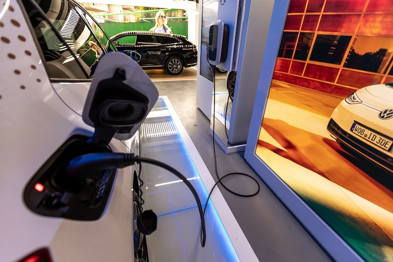 Butikowy salon w Warszawie ambasadą elektromobilności Volkswagena - 3.