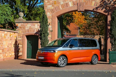 Stworzony od podstaw Nowy Multivan - ikoniczna linia modelowa marki Volkswagen Samochody...