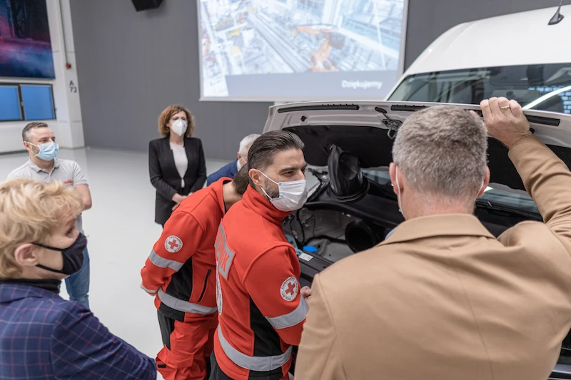 Volkswagen Poznań przekazuje e-Craftera Grupie Ratownictwa PCK Poznań - 5.