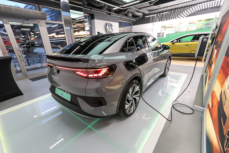 Nowy, elektryczny SUV coupe: Volkswagen ID.5 już od 1553 zł miesięcznie w programie „Mój Elektryk”