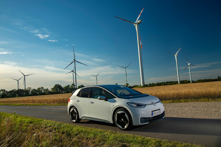 Przewagi elektrycznych modeli Volkswagena: duży zasięg, szybkie ładowanie, dostępność w atrakcyjnym leasingu