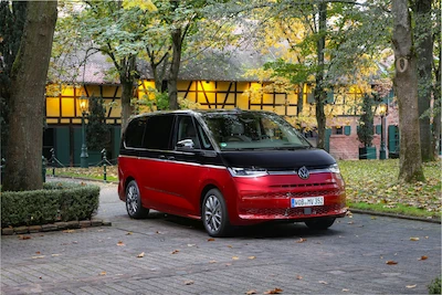 Ikoniczna funkcjonalność i stylistyka - Volkswagen Multivan kontynuuje tradycje T1 Samba