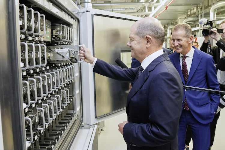 Przełomowy krok w Salzgitter: Volkswagen dołącza do światowego biznesu akumulatorów ze spółką PowerCo