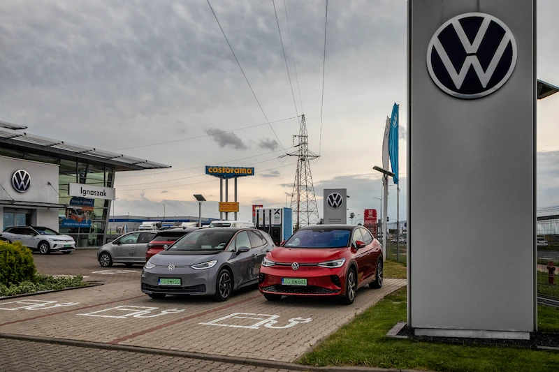Dealerzy Volkswagena udostępniają punkty ładowania dla samochodów elektrycznych - 5.