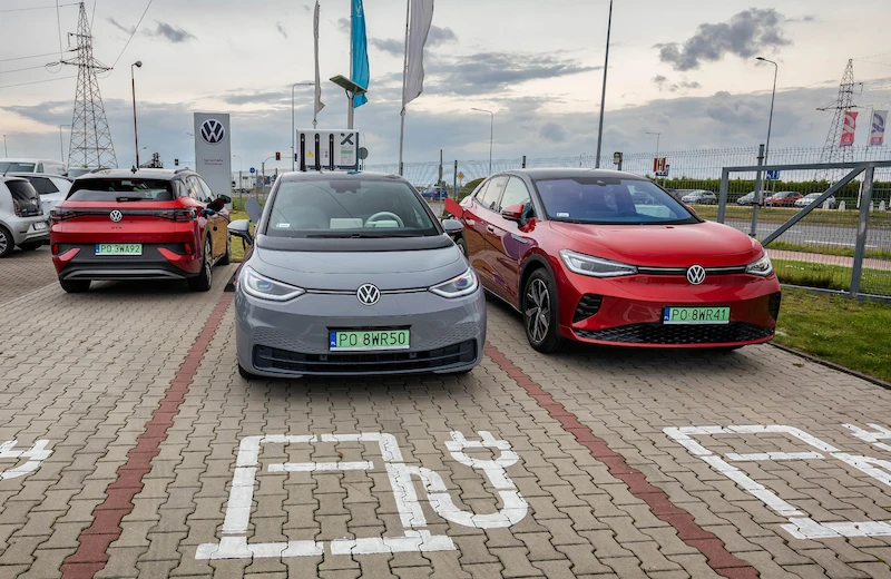 Dealerzy Volkswagena udostępniają punkty ładowania dla samochodów elektrycznych - 4.